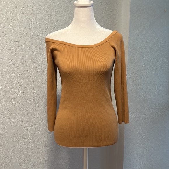 Michael Kors off shoulder Top - Picture 6 of 9